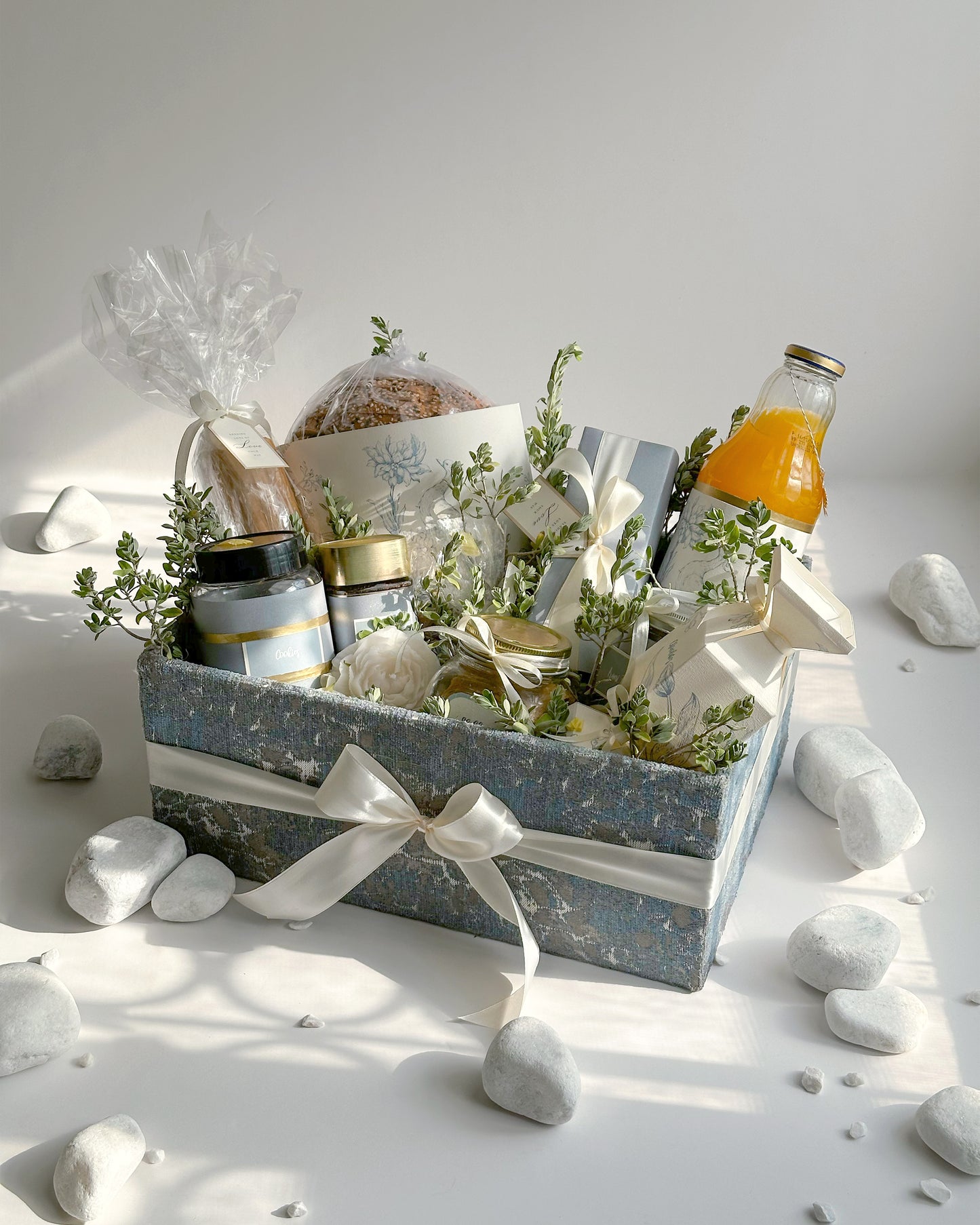 Meadow Walk - The Connoisseur Basket