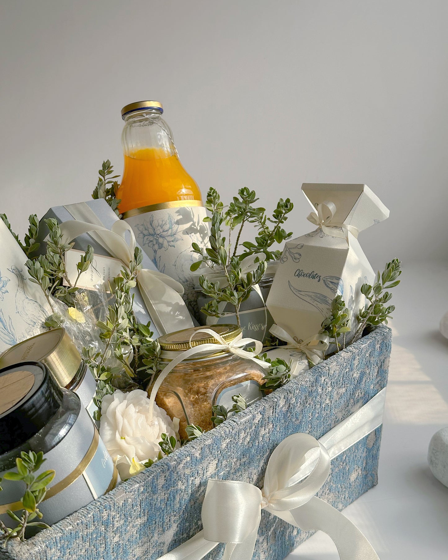 Meadow Walk - The Connoisseur Basket